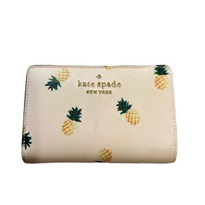 Kate Spade Wallet Medium Bifold Pineapple Print
Purse Pink Multi